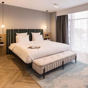 Junior Suite One King Bed Sofa